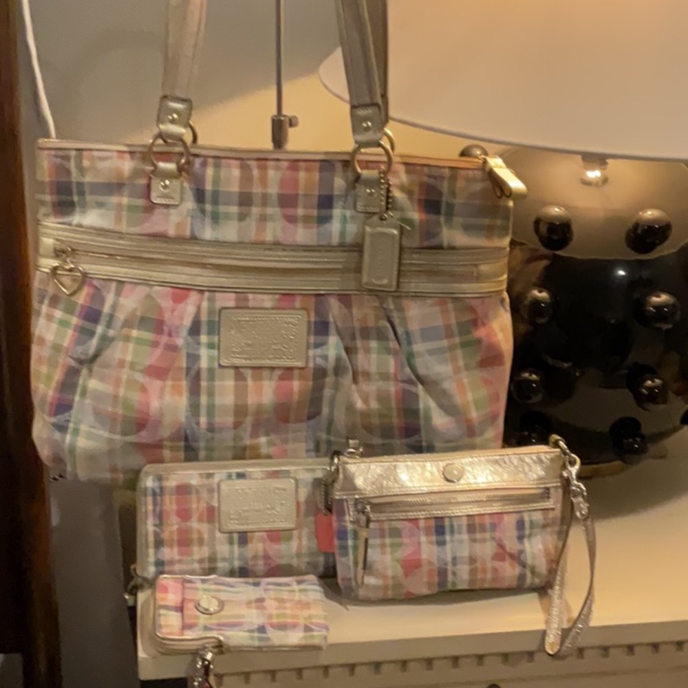 COACH POPPY MADREAS LRG HANDBAG